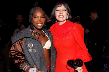 Lady Gaga y Doechii durante los iHeartRadio Music Awards de 2025.