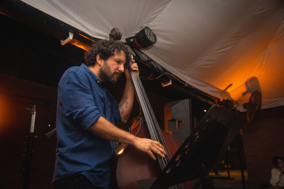 Illescas también participa en ensambles de jazz.