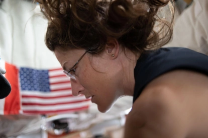 Los astronautas de Artemis II describieron su paso por el lado oculto de la Luna y los minutos sin comunicación durante su misión.