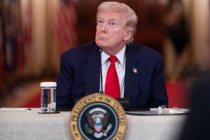 Donald Trump lanzó un ultimátum a Irán para reabrir el estrecho de Ormuz, advirtiendo posibles acciones militares si no cumple.