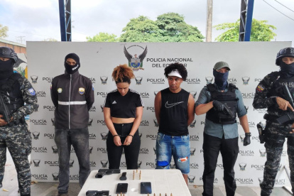 El operativo se ejecutó en la parroquia Río Verde y dejó dos detenidos y armas incautadas.