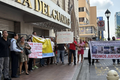 Los copropietarios Nelson Pita y Wilson Gallegos rindieron su versión ante la Fiscalía. Señalan negligencia y falta de permisos en el inmueble de Guayaquil.