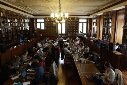 La primera jornada del juicio contra el exministro de Transportes español José Luis Ábalos (que no aparece en la imagen) se desarrolla en el Tribunal Supremo de Madrid, el 7 de abril de 2026.