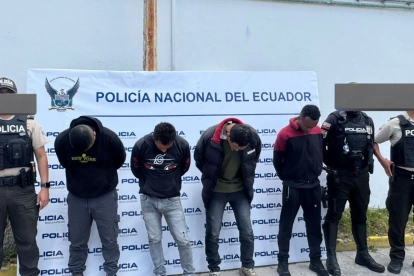 Cuatro personas, entre ellas Christian 'Diablito' Lara, exjugador de fútbol profesional, fueron aprehendidas en flagrancia tras un robo armado a un local.