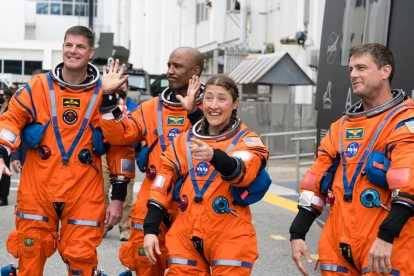 Fotografía cedida por la NASA en la que aparecen los integrantes de la tripulación de la misión Artemis II.