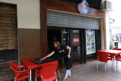 ZONA ROSA QUE SUS LOCALES HAN CERRADO EN MAS DE UN 90% Y LOS POCOS Q ESTAN ABIERTOS SE CONVIRTIERON EN RESTOBAR Y TIENEN MINIMA AFLUENCIA DE CLIENTES/JIMMY NEGRETE/GUAYAQUIL-ECUADOR