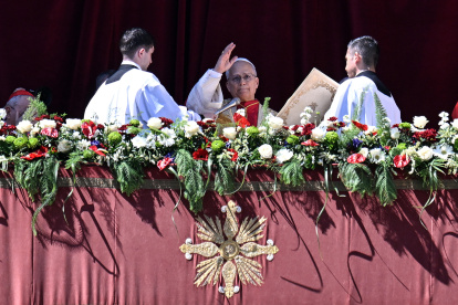El papa León XIV dio la bendición 'Urbi et Orbi' (a la ciudad y al mundo, en español) en su primera Pascua como pontífice.