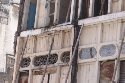 La pared que da hacia el lado norte de la Casa Tola está en riesgo de caerse, según indicó el Municipio de Guayaquil.