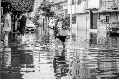 En años pasados, pese a obstáculos como inundaciones, la ciudadanía se ha desplazado a los distintos cantones en días de elecciones.