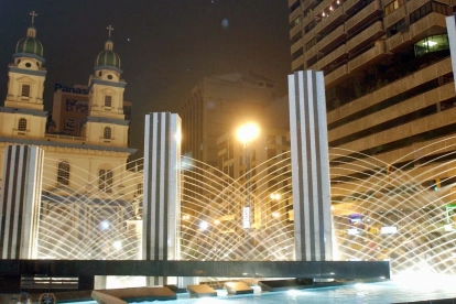 Guayaquil puede resurgir, como lo hizo en los años 90, con el esfuerzo ciudadano, bajo el lema Guayaquil vive por ti.