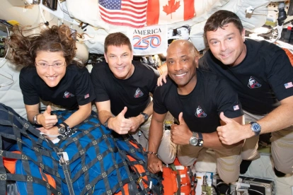 Fotografía cedida por la NASA donde aparecen los integrantes de la tripulación de la misión Artemis II.