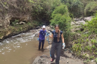 Expertos alertan que los ríos no solo están contaminados, sino que funcionan como reservorios de microorganismos con impacto sanitario.