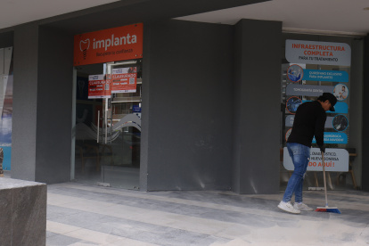 La AMC clausuró la clínica dental donde murió Luis Alarcón, en Quito.