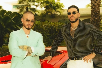 J Balvin y Ryan Castro en el videoclip de Pal Agua, su primer reggaetón en casi cuatro años, de la mano de los productores KEITYN