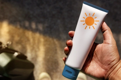 Autoridades recomiendan protección solar y precaución ante la exposición prolongada al aire libre.