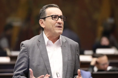 El asambleísta de Manabí, Fernando Cedeño, junto a otros tres legisladores manabitas pidieron información al Gobierno sobre el ataque de militares de EE. UU. a pescadores ecuatorianos.