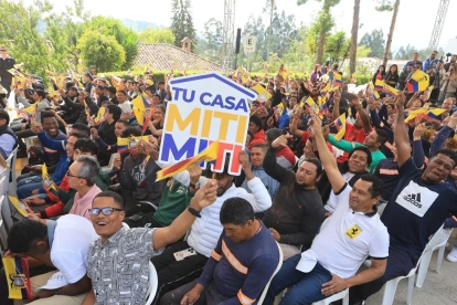 Decenas de personas acudieron al lanzamiento del programa Tu Casa Miti Miti.