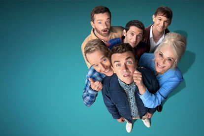 El elenco principal se mantiene, pero se resiente la ausencia de Erik Per Sullivan en el papel de Dewey.