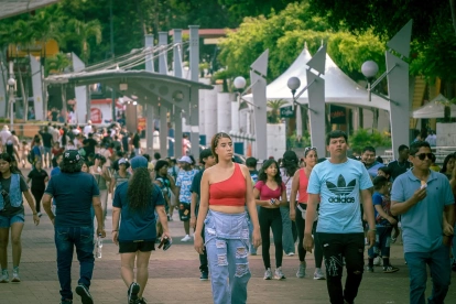 Durante el feriado por Semana Santa en Guayaquil, visitantes recorrieron el Malecón 2000.