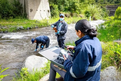 Técnicos y estudiantes han realizado estudios del Río Pachanlica donde se ha comprobado el grado de contaminación.