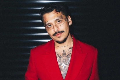 Nodal comenzó su carrera musical a la edad de diecisiete años cuando firmó con Universal Music Latin en 2016