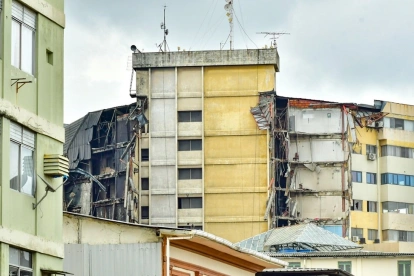 El edificio no ha sido demolido, se mantiene intacto.