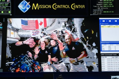 Astronautas de Artemis II saludan desde la estación espacial antes de iniciar el reingreso