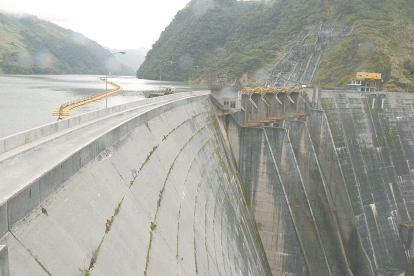 La matriz eléctrica de Ecuador depende mayoritariamente de la hidroelectricidad. Esta representa actualmente entre 65 % y 80 % de la generación.