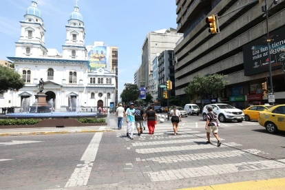 La avenida 9 de Octubre es una de las arterias viales más importantes de Guayaquil.