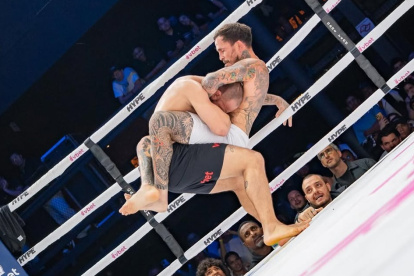 Vera (d) es un gran atractivo en el mercado de las artes marciales mixtas