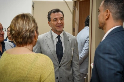 El gerente general de la Corporación Eléctrica de Ecuador es Antonio Jácome.