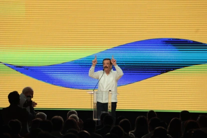 Jaime Nebot, exalcalde de Guayaquil, llegó a su cita en el Centro de Convenciones, ubicado en el norte de la ciudad, donde sus invitados lo esperaban.