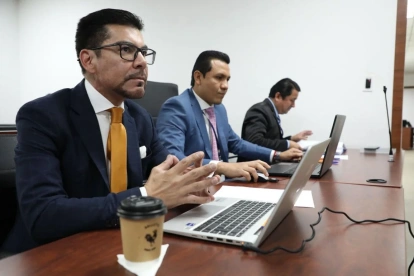 El fiscal general Carlos Alarcón fue evacuado la noche del 10 de abril tras registrarse detonaciones en el sector La Mariscal, en Quito.