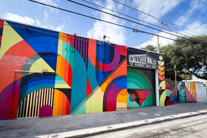 Wynwood Walls es una de las paradas más icónicas para quienes quieren descubrir el lado más creativo y vibrante de la ciudad.