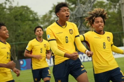 Jugadores de la Selección de Ecuador Sub 17 festeja un gol en el Sudamericano.