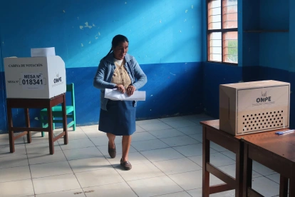 Las elecciones se realizan con irregularidades.