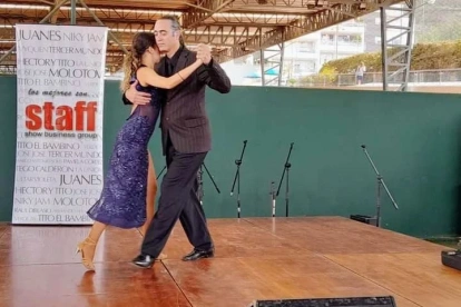 Como parte de la Fiesta del Vino Malbec, algo de tango que siempre va acompañado de un buen Malbec argentino.