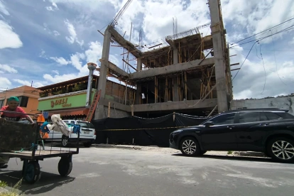 Situación. Construcción en Tumbaco colapsó evidenciando falta de plan de seguridad y alta concentración de obras sin permisos.