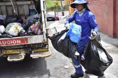 Quito supera las 129 mil toneladas de basura en dos meses, con alta concentración en zonas comerciales.