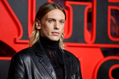 Jamie Campbell Bower durante un evento promocional, previo a su participación en la Comic Con Ecuador 2026.