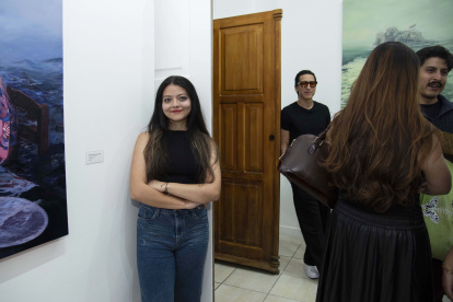 Mikaela Montenegro es licenciada en Artes Plásticas por la Universidad Central del Ecuador. Ha desarrollado una práctica centrada principalmente en la pintura.
