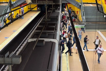 El 13 de abril, la espera por un tren fue de ocho minutos. Pasadas las 10:30, el sistema funcionó con normalidad.
