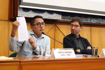 Andres Quishpe, presidente de la UNE, denuncia el deterioro de la infraestructura escolar en planteles fiscales del país.