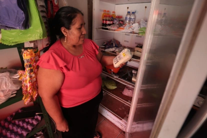 María Guamán perdió los productos que había comprado para la tienda que posee en la ciudadela IETEL, en el norte de Guayaquil.