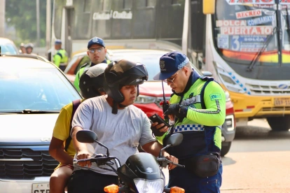Operativos de control vehicular continúan en Guayaquil en medio de una creciente presión ciudadana.