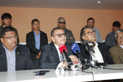 El gremio del transporte público y comercial de Pichincha rechazó el reciente alza del precio de diésel.