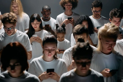 Cada vez es más difícil ser un librepensador en la era de las redes sociales y los mundos digitales, donde reina el absolutismo.