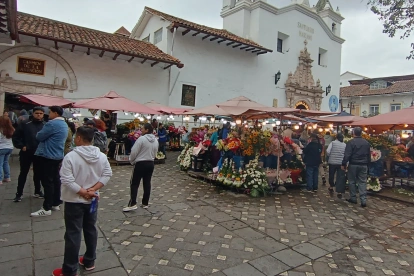 Visitantes de diversas partes del país llegan a Cuenca en los feriados.