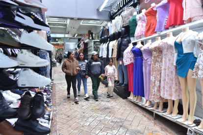 La baja afluencia de compradores marca la crisis en centros comerciales del Centro Histórico de Quito.