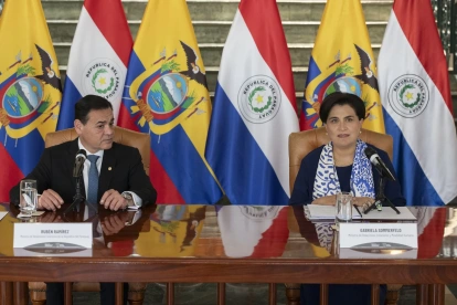 Rubén Ramírez y Gabriela Sommerfeld, cancilleres de Paraguay y Ecuador, respectivamente.